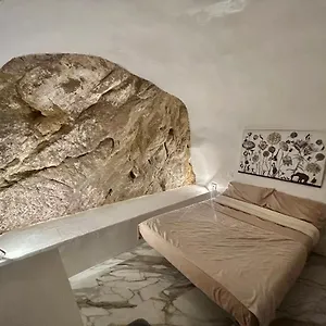 https://cave-house-apartment.fr-provencehotel.com